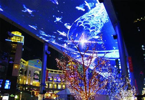 <b>个性天幕方案打造高端商场_天幕投影</b>